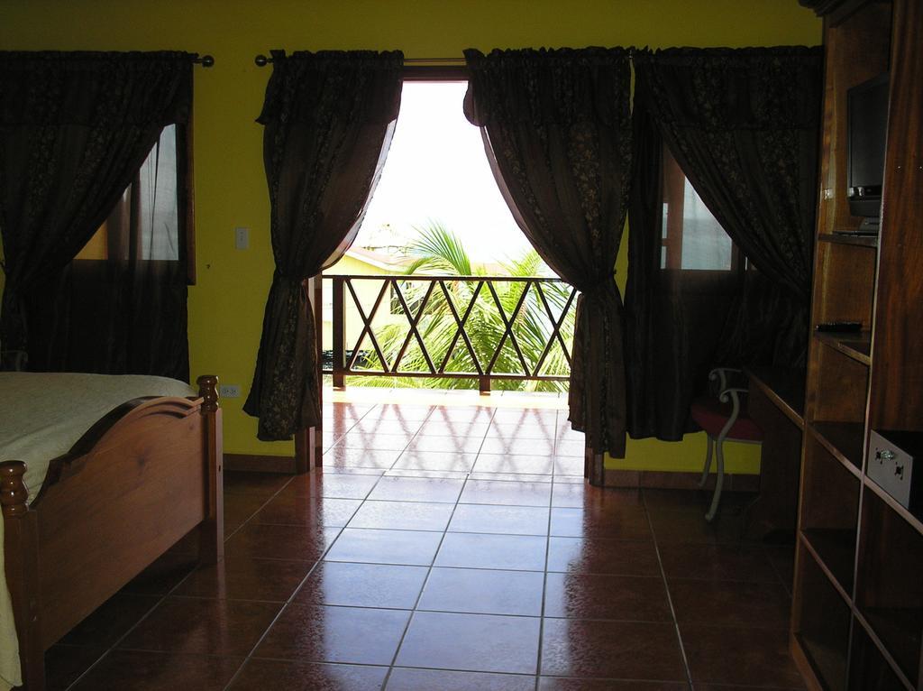 Alan'S Paradise Hotel Placencia Rom bilde