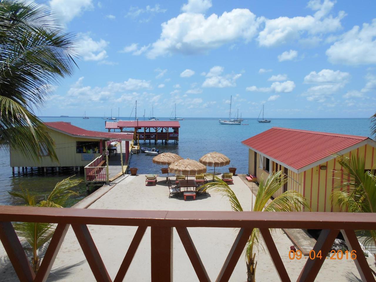 Alan'S Paradise Hotel Placencia Eksteriør bilde