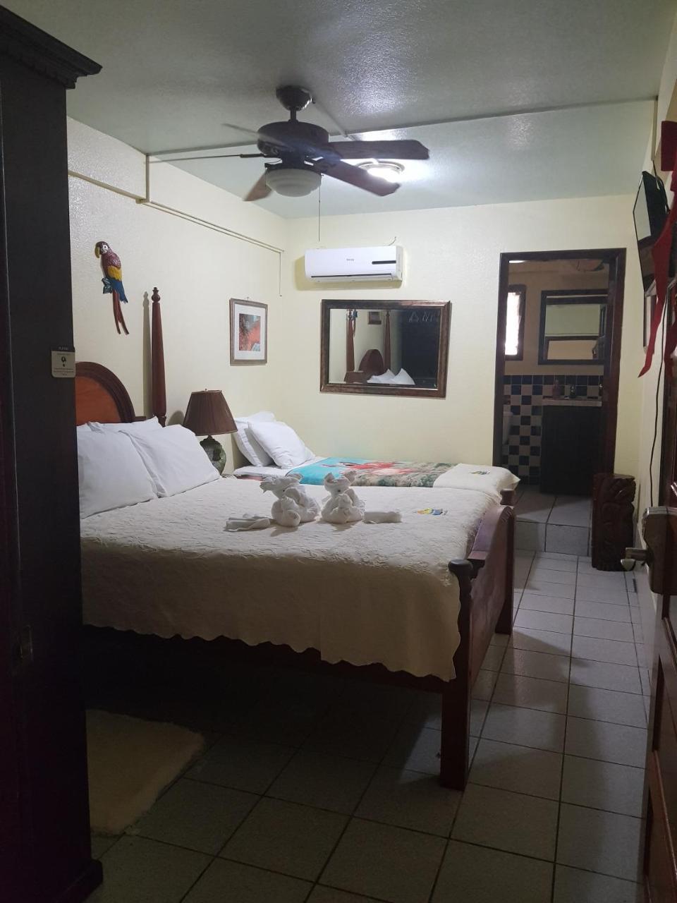 Alan'S Paradise Hotel Placencia Eksteriør bilde